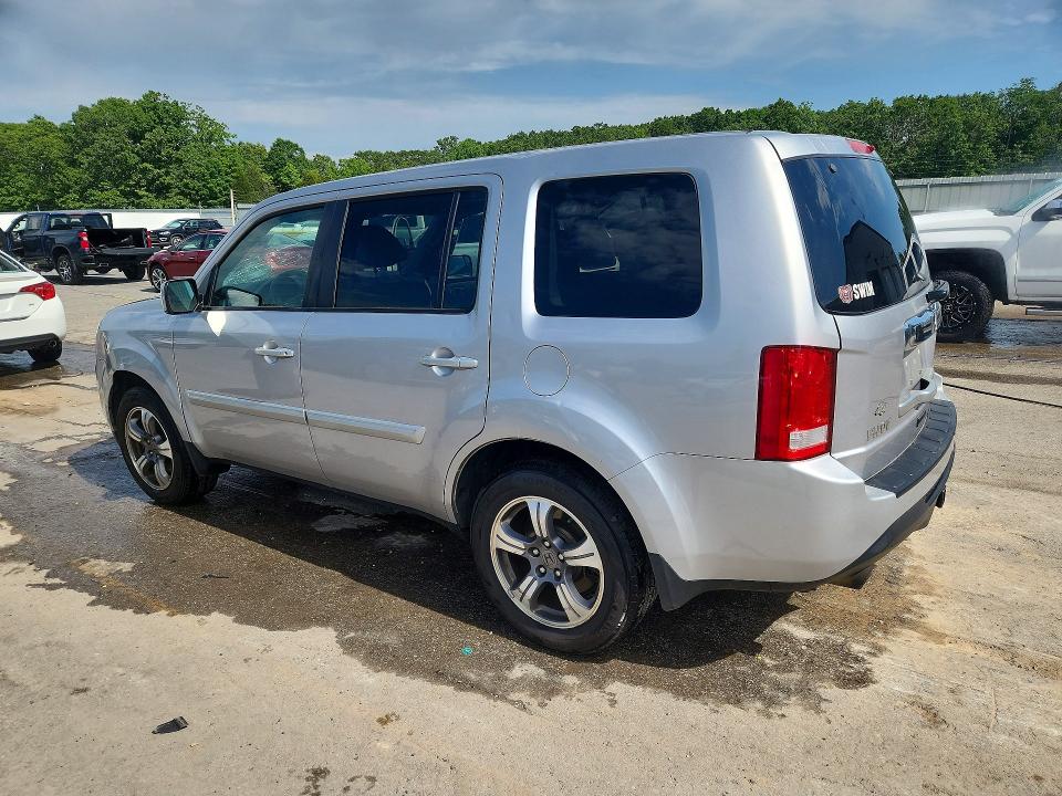 54002136 :رقم المزاد ، 5FNYF4H33FB067578 vin ، 2015 Honda Pilot مزاد بيع