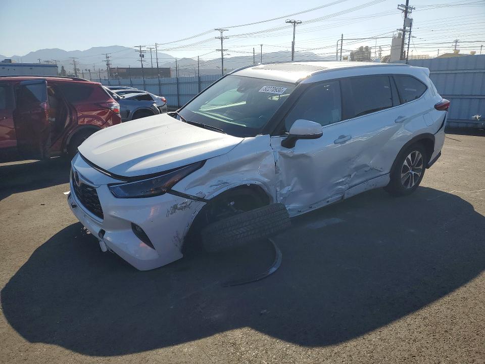 Продажа на аукционе авто 2023 Toyota Highlander, vin: 5TDKDRAH6PS024820, номер лота: 52270936