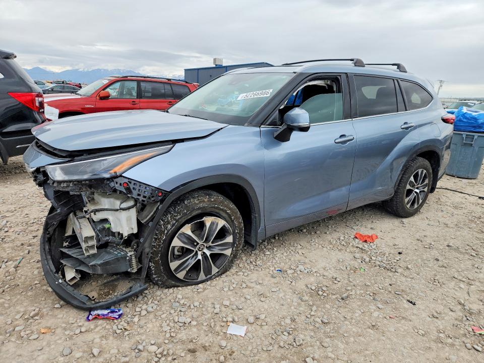 Продажа на аукционе авто 2022 Toyota Highlander, vin: 5TDHZRBH9NS166716, номер лота: 52266986