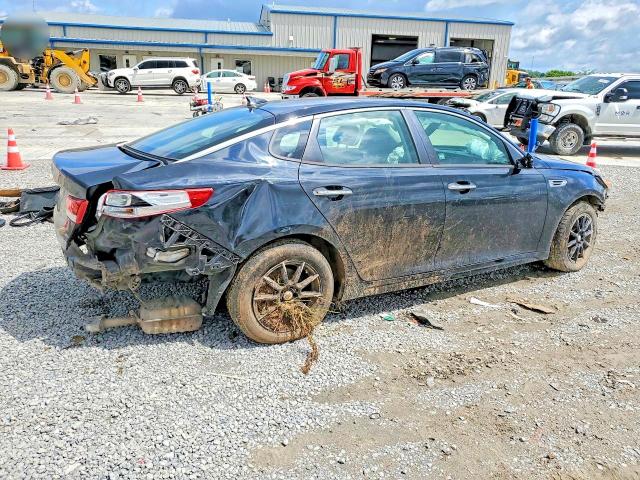 2017 Kia Optima მანქანა იყიდება აუქციონზე, vin: 5XXGT4L31HG144928, აუქციონის ნომერი: 55116546