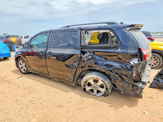53821786 :رقم المزاد ، 5TDKZ3DC6JS915325 vin ، 2018 Toyota Sienna مزاد بيع