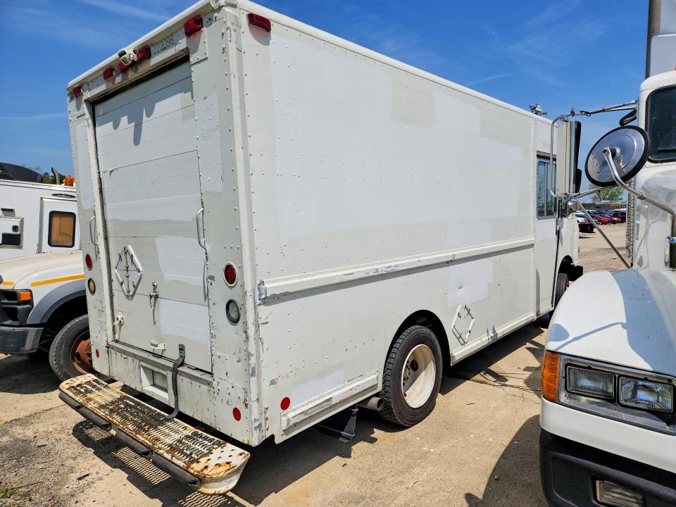 51074316 :رقم المزاد ، 4UZA4FF41WC897922 vin ، 1998 Freightliner Mt45 Chassis مزاد بيع