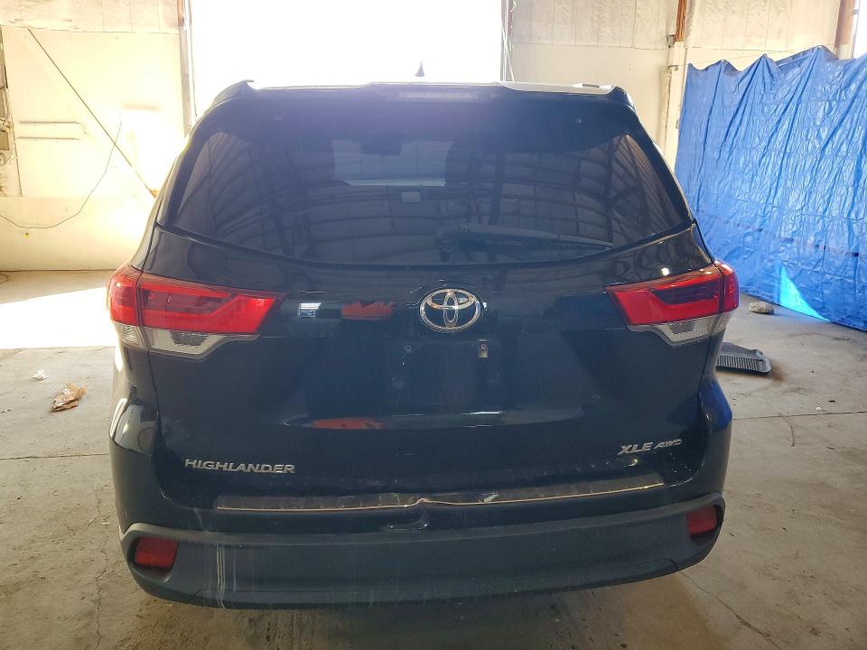 2018 Toyota Highlander მანქანა იყიდება აუქციონზე, vin: 5TDJZRFH0JS893863, აუქციონის ნომერი: 53919016