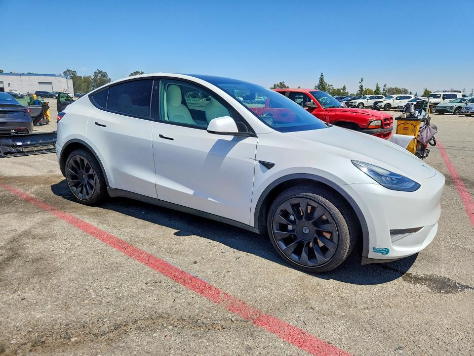 52932376 :رقم المزاد ، 5YJYGAEE7MF273940 vin ، 2021 Tesla Model Y مزاد بيع