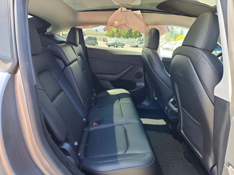 52432376 :رقم المزاد ، 7SAYGDED7SF313233 vin ، 2025 Tesla Model Y مزاد بيع