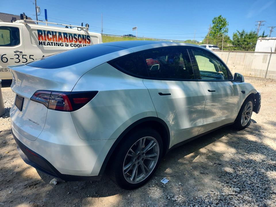 Auction sale of the 2024 Tesla Model Y, vin: 7SAYGDEEXRA274556, lot number: 55491326