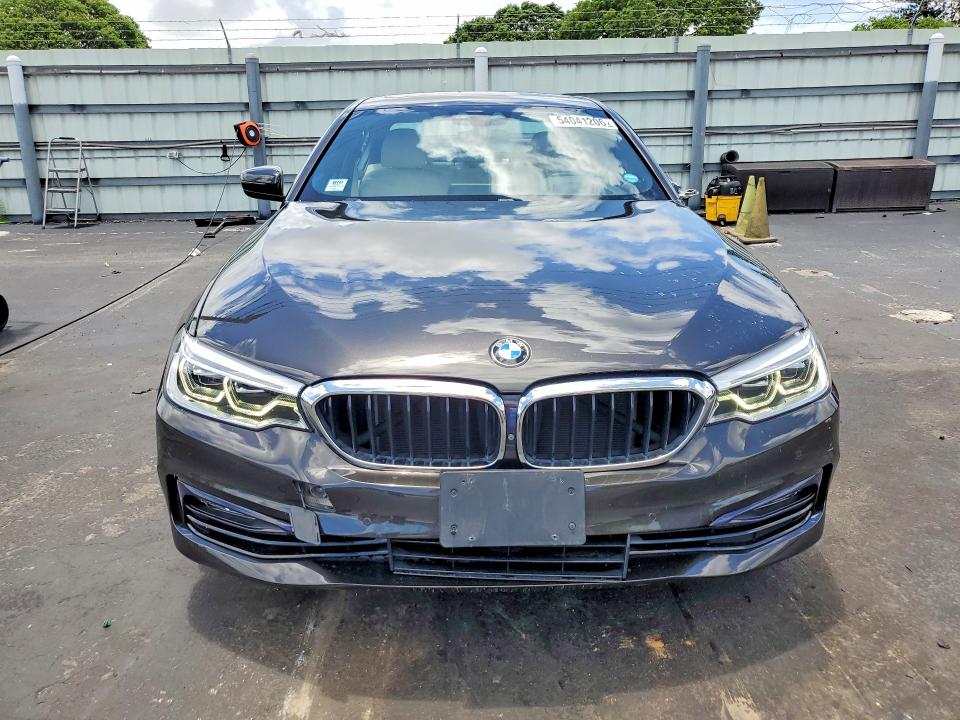 2018 Bmw 540 მანქანა იყიდება აუქციონზე, vin: WBAJE7C54JWC56565, აუქციონის ნომერი: 54041206