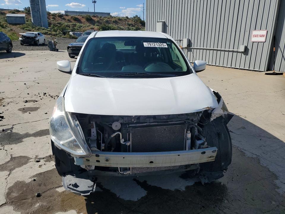 79121325 :رقم المزاد ، 3N1CN7AP5JL810413 vin ، 2018 Nissan Versa مزاد بيع