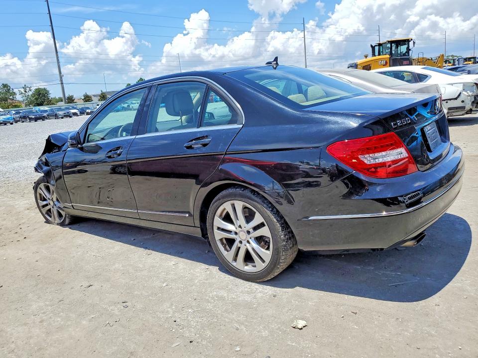 Продажа на аукционе авто 2013 Mercedes-benz C, vin: WDDGF4HB1DR272462, номер лота: 52555606