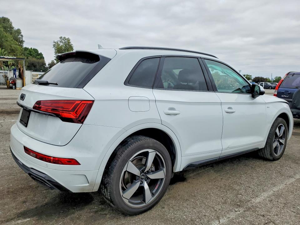 53314956 :رقم المزاد ، WA1EAAFY3N2010694 vin ، 2022 Audi Q5 مزاد بيع