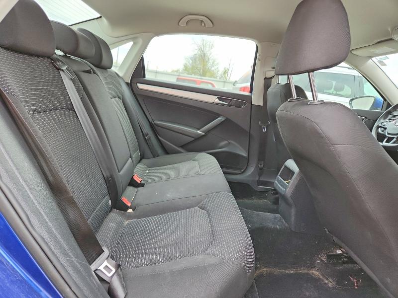 52734326 :رقم المزاد ، 1VWAT7A30HC026201 vin ، 2017 Volkswagen Passat مزاد بيع