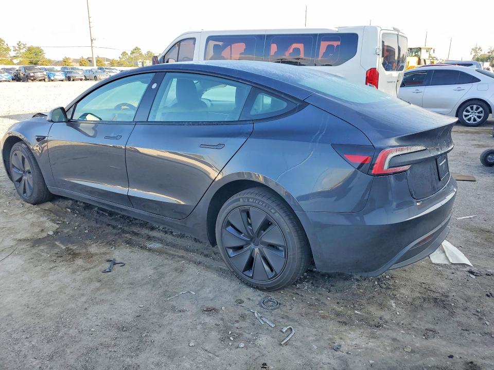 52872396 :رقم المزاد ، 5YJ3E1EA7SF030493 vin ، 2025 Tesla Model 3 مزاد بيع