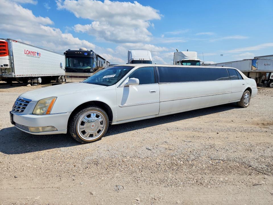54528776 :رقم المزاد ، 1GE9K9C61BU550087 vin ، 2011 Cadillac Professional Chassis مزاد بيع