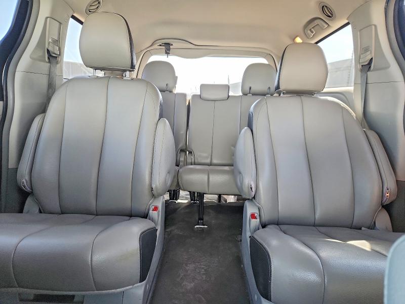 53013016 :رقم المزاد ، 5TDZK3DC8DS391912 vin ، 2013 Toyota Sienna مزاد بيع