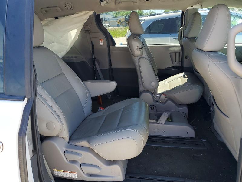 53788906 :رقم المزاد ، 5TDYZ3DC2HS821415 vin ، 2017 Toyota Sienna مزاد بيع
