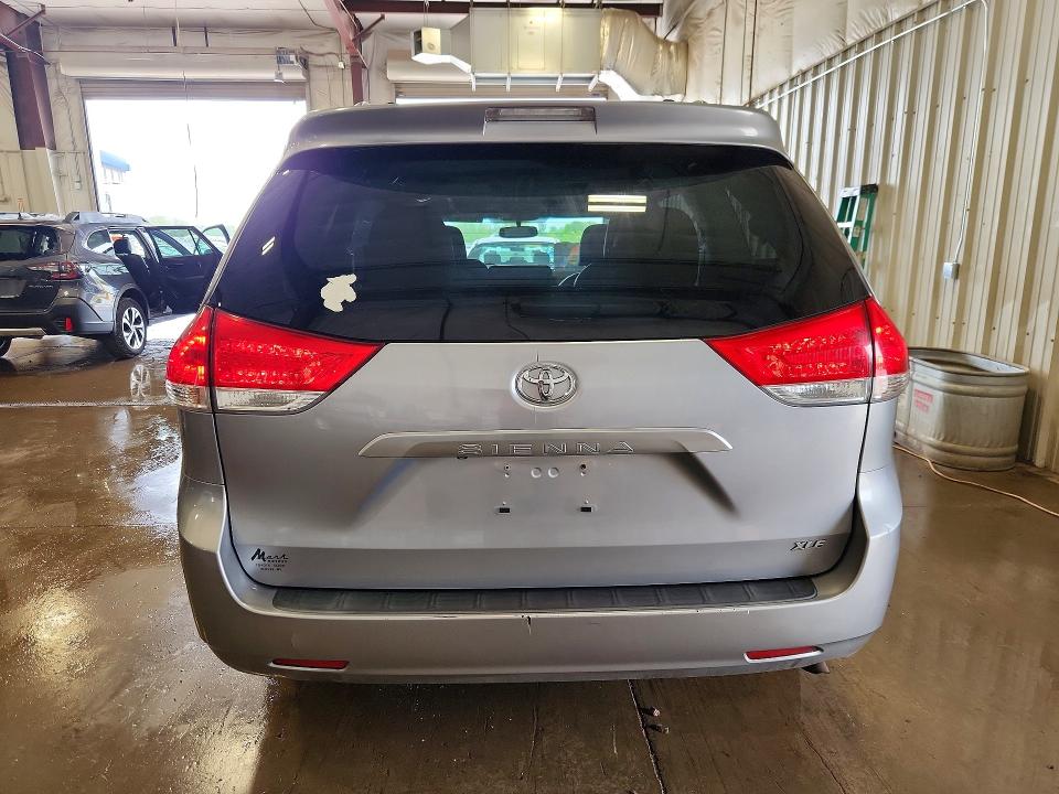 53902066 :رقم المزاد ، 5TDYK3DC3CS240745 vin ، 2012 Toyota Sienna مزاد بيع