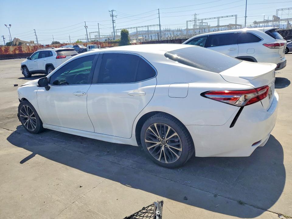 2018 Toyota Camry მანქანა იყიდება აუქციონზე, vin: 4T1B11HK3JU632627, აუქციონის ნომერი: 53275406