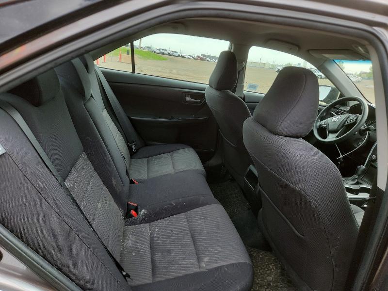 55243426 :رقم المزاد ، 4T1BF1FK3FU058476 vin ، 2015 Toyota Camry مزاد بيع