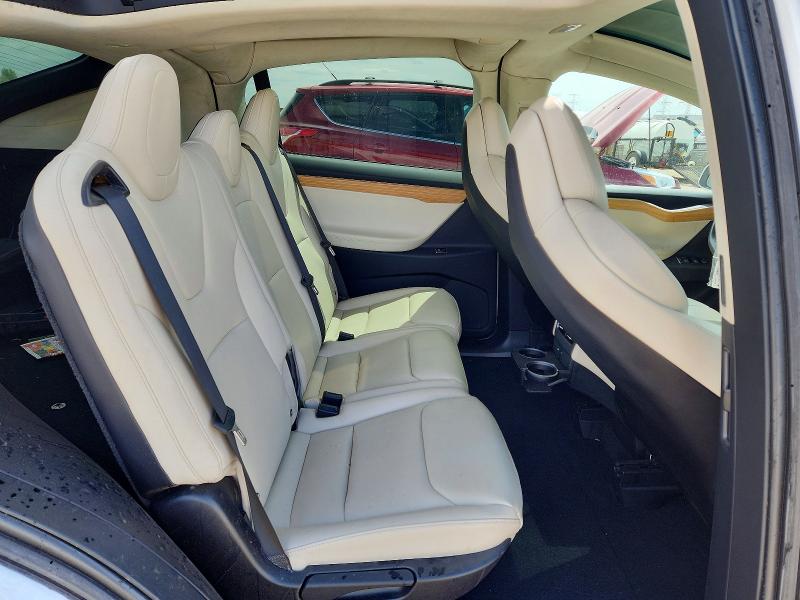 52499456 :رقم المزاد ، 5YJXCDE23JF112060 vin ، 2018 Tesla Model X مزاد بيع