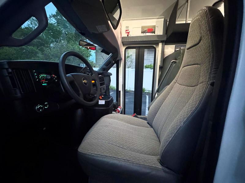 2017 Chev Express G3500 მანქანა იყიდება აუქციონზე, vin: 1GB3GRBGXH1105601, აუქციონის ნომერი: 53760426