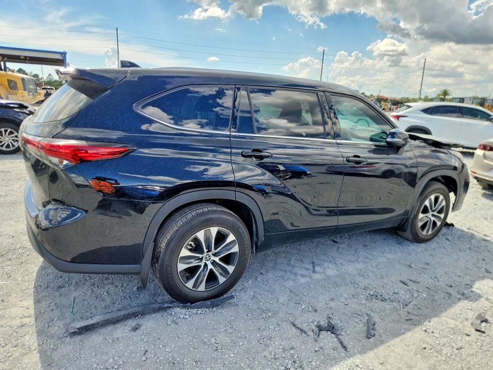 2022 Toyota Highlander მანქანა იყიდება აუქციონზე, vin: 5TDGZRBHXNS585847, აუქციონის ნომერი: 54419966