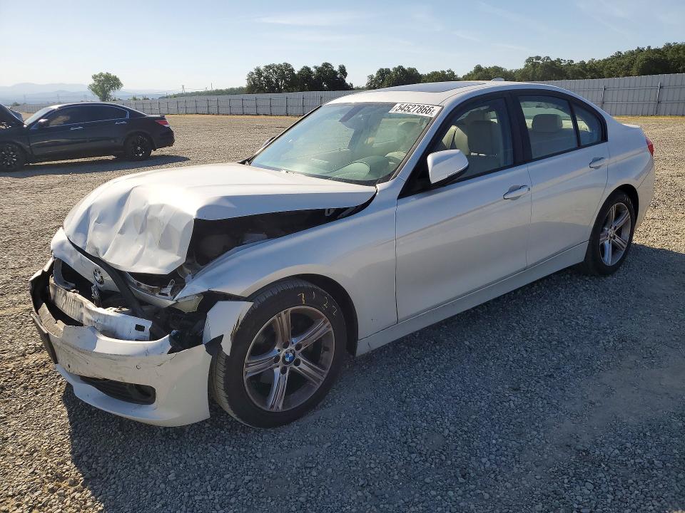 54527866 :رقم المزاد ، WBA3B1C52DF462872 vin ، 2013 Bmw 320 مزاد بيع