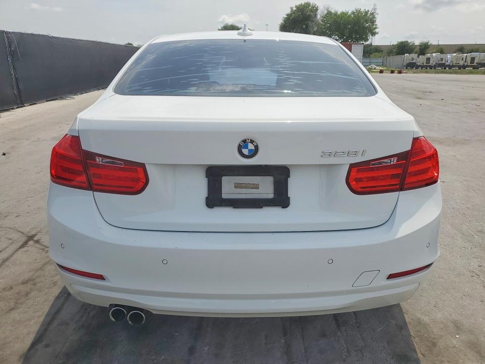 2015 Bmw 328 მანქანა იყიდება აუქციონზე, vin: WBA3A5G59FNS84052, აუქციონის ნომერი: 52808846