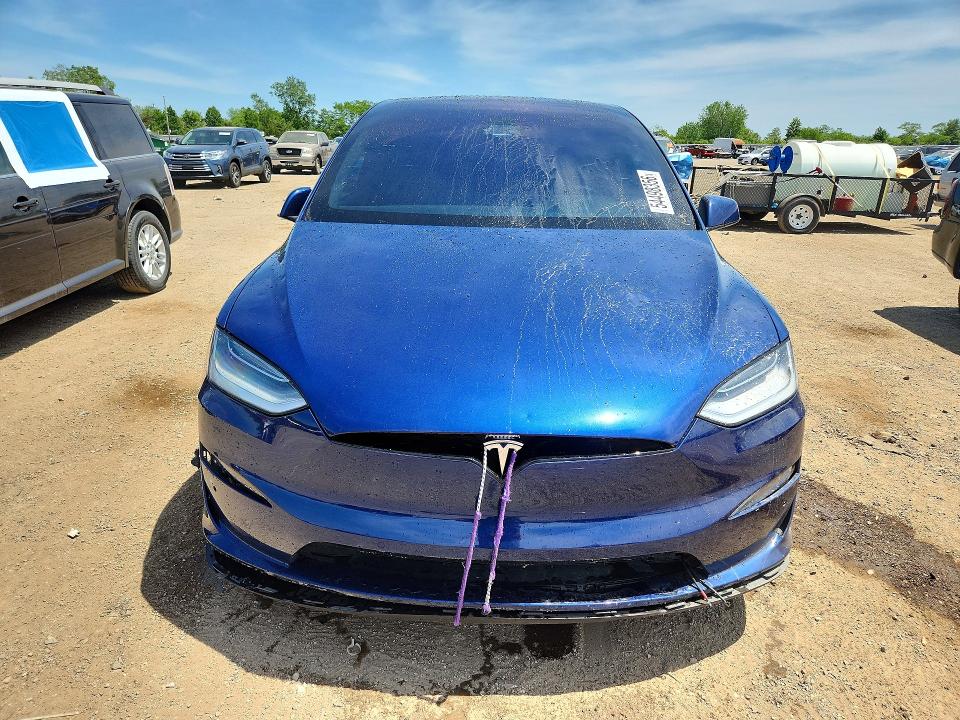 54498356 :رقم المزاد ، 7SAXCBE67NF332253 vin ، 2022 Tesla Model X مزاد بيع