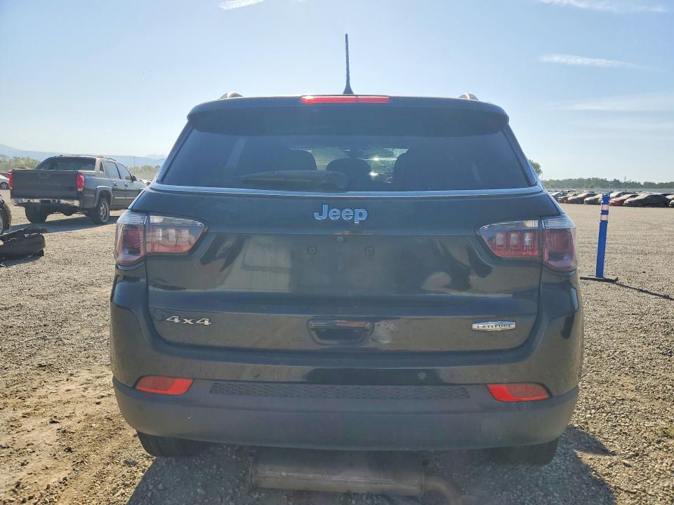 51919756 :رقم المزاد ، 3C4NJDBB9JT392571 vin ، 2018 Jeep Compass مزاد بيع