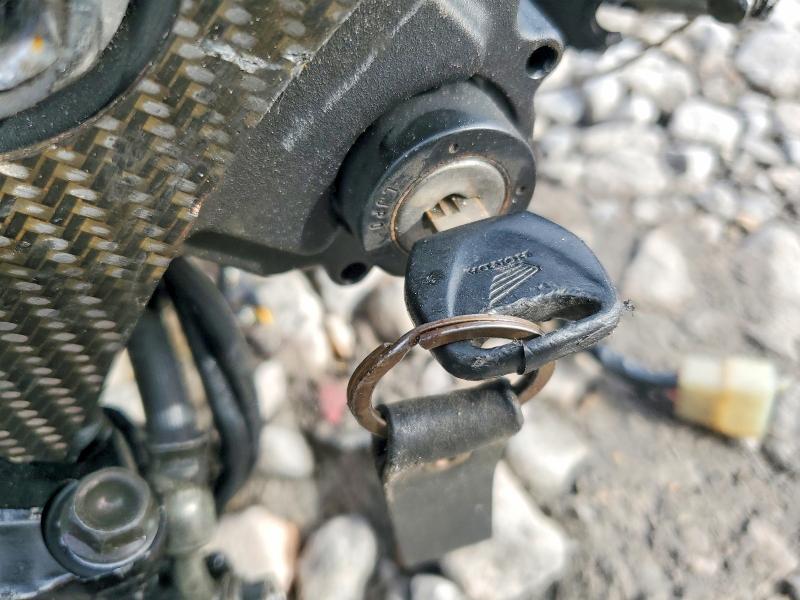 52038026 :رقم المزاد ، JH2PC35271M200652 vin ، 2001 Honda Cbr600 مزاد بيع