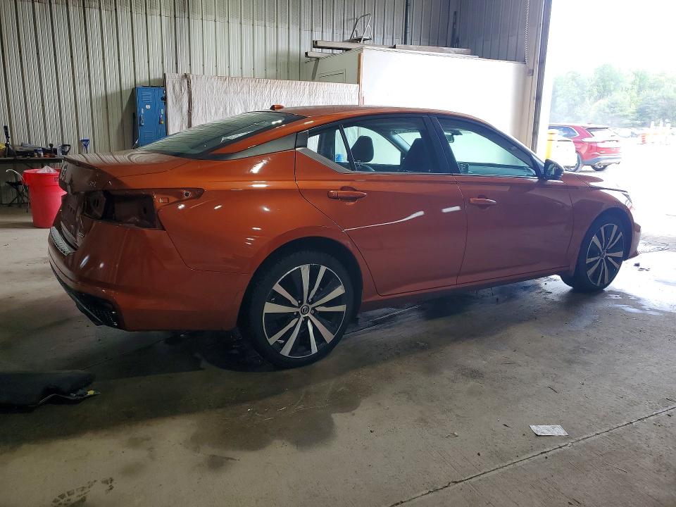 53028856 :رقم المزاد ، 1N4BL4CW4MN385908 vin ، 2021 Nissan Altima مزاد بيع