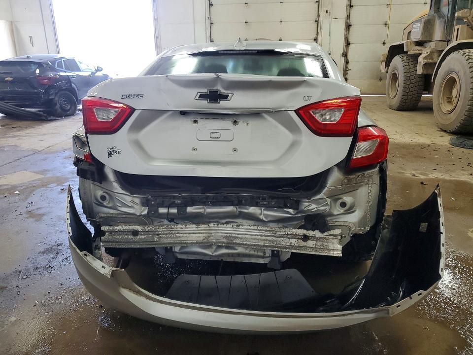 52204916 :رقم المزاد ، 1G1BE5SM5J7189270 vin ، 2018 Chevrolet Cruze مزاد بيع