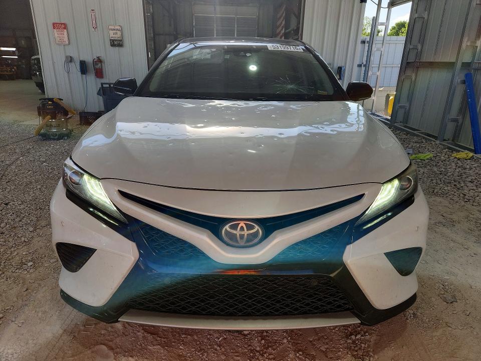 53199716 :رقم المزاد ، 4T1B61HK8JU051769 vin ، 2018 Toyota Camry مزاد بيع