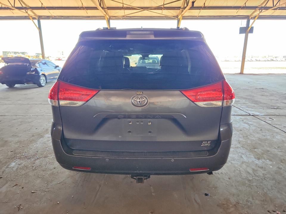 55172136 :رقم المزاد ، 5TDDK3DC9CS044484 vin ، 2012 Toyota Sienna مزاد بيع