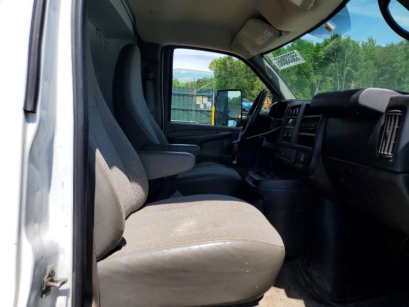 55033866 :رقم المزاد ، 1GB0G2CG9F1250215 vin ، 2015 Chevrolet Express G3500 مزاد بيع