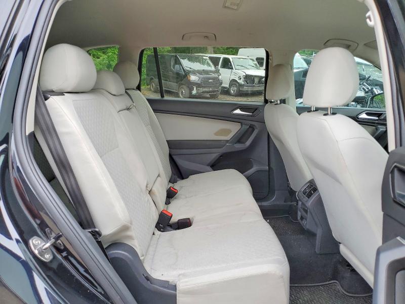 54626216 :رقم المزاد ، 3VV1B7AX7JM037582 vin ، 2018 Volkswagen Tiguan مزاد بيع