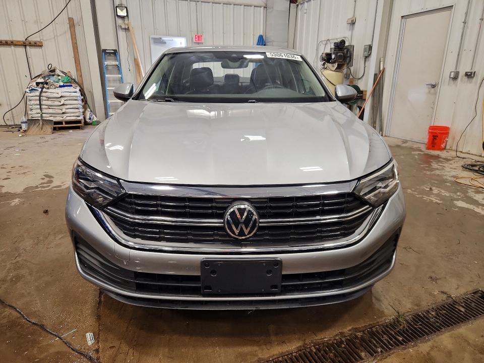 53061036 :رقم المزاد ، 3VWEM7BU8NM013244 vin ، 2022 Volkswagen Jetta مزاد بيع