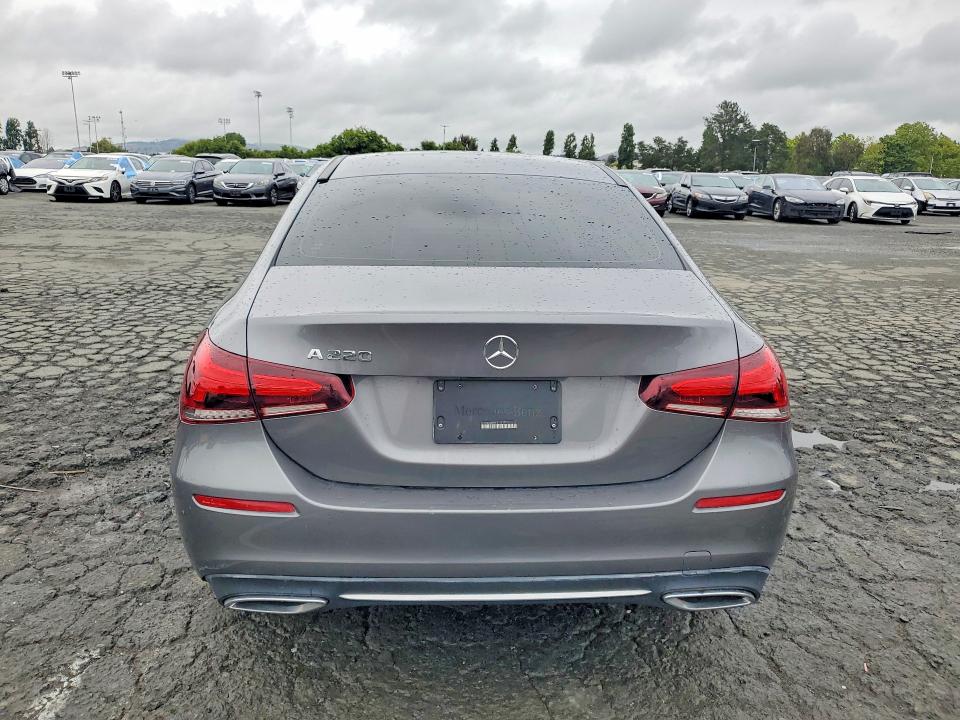 52423106 :رقم المزاد ، W1K3G4EB9MJ316237 vin ، 2021 Mercedes-benz A مزاد بيع