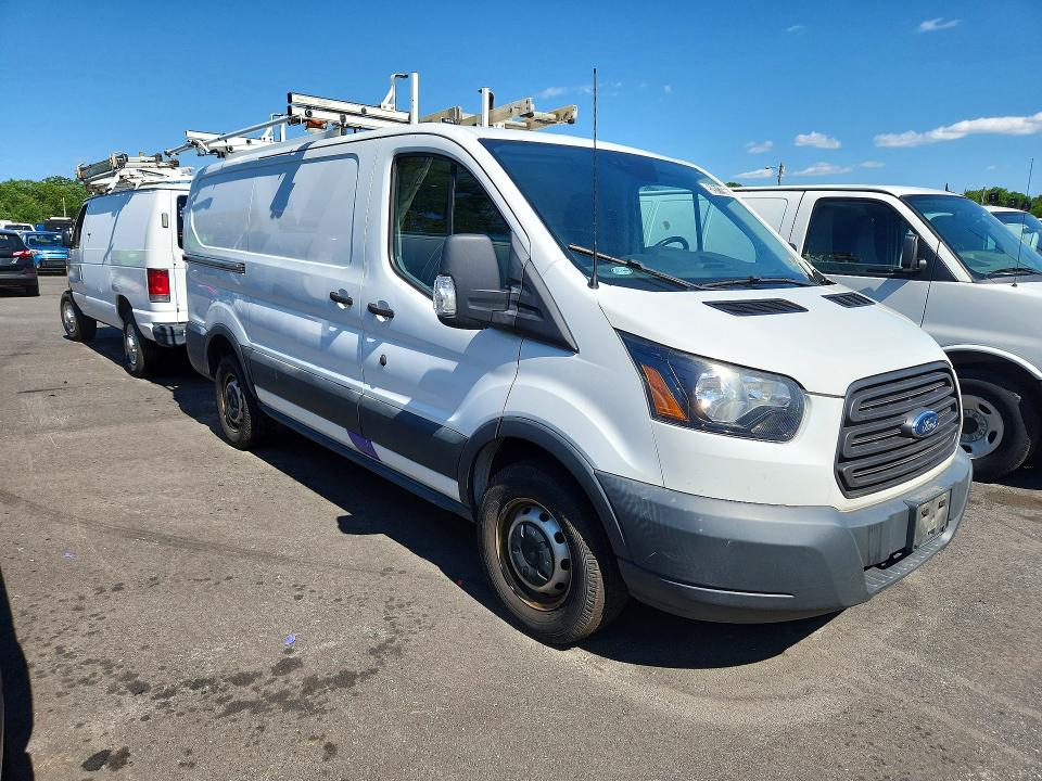 52911766 :رقم المزاد ، 1FTYR1YM2HKB22817 vin ، 2017 Ford Transit مزاد بيع