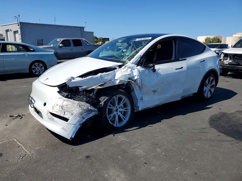 Auction sale of the 2023 Tesla Model Y, vin: 7SAYGDEE6PF745960, lot number: 53925626