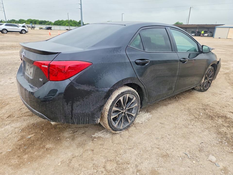 52730416 :رقم المزاد ، 5YFBURHEXJP809238 vin ، 2018 Toyota Corolla مزاد بيع