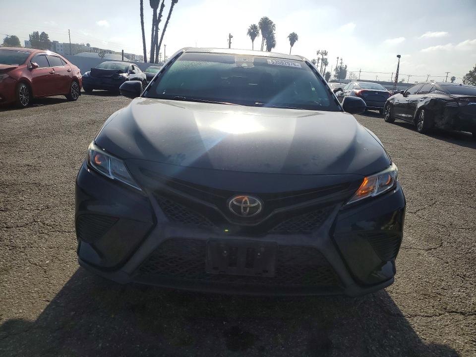 53592976 :رقم المزاد ، 4T1B11HK2KU257119 vin ، 2019 Toyota Camry مزاد بيع