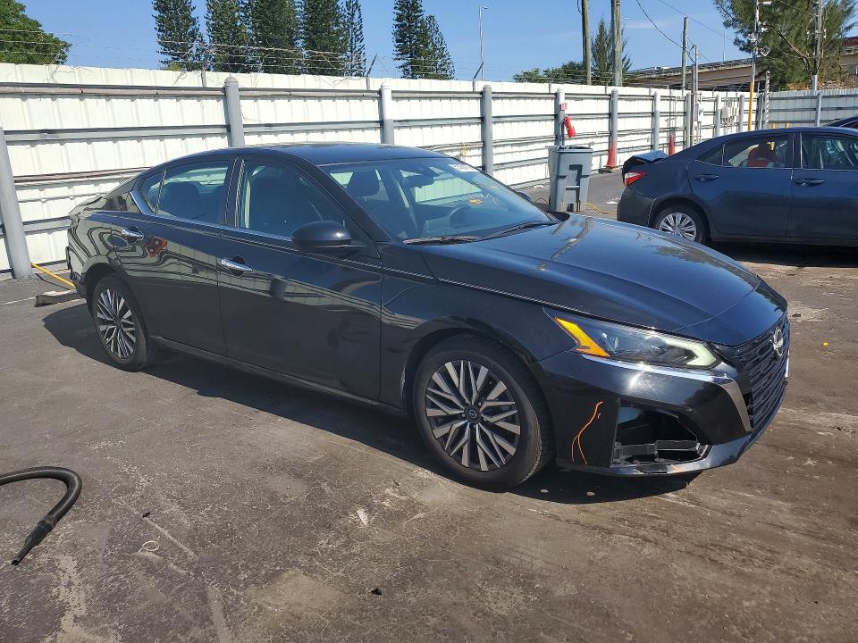 51454776 :رقم المزاد ، 1N4BL4DV5PN371350 vin ، 2023 Nissan Altima مزاد بيع