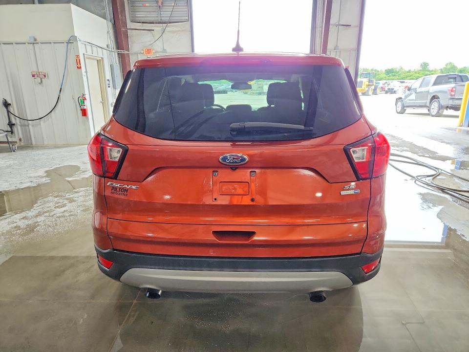 2019 Ford Escape მანქანა იყიდება აუქციონზე, vin: 1FMCU9GD5KUB32323, აუქციონის ნომერი: 51365306