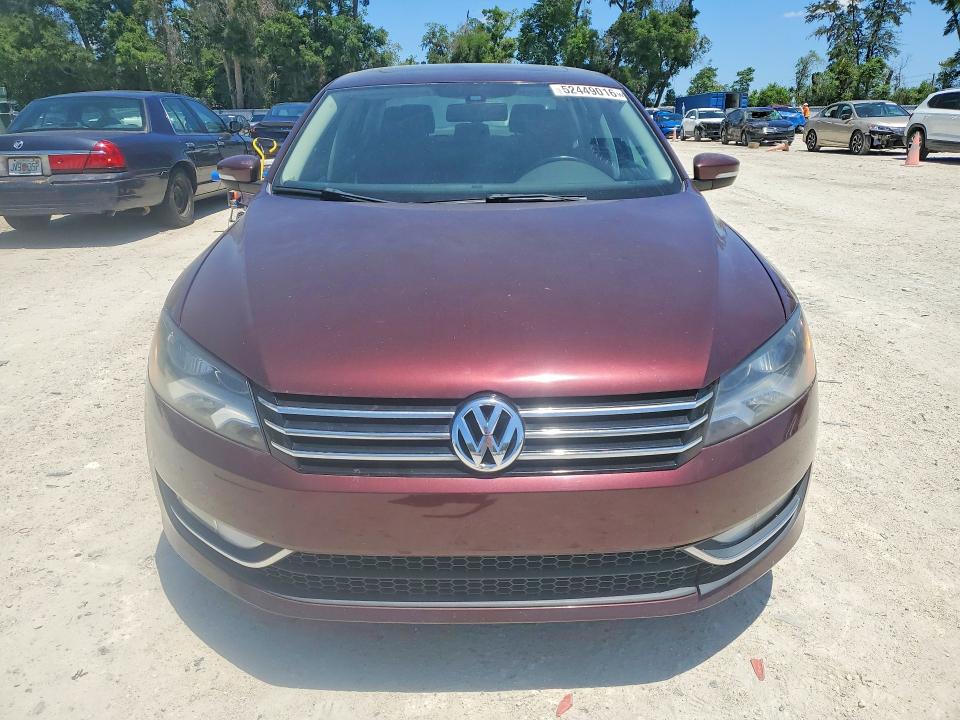 52449016 :رقم المزاد ، 1VWBN7A38DC052716 vin ، 2013 Volkswagen Passat مزاد بيع