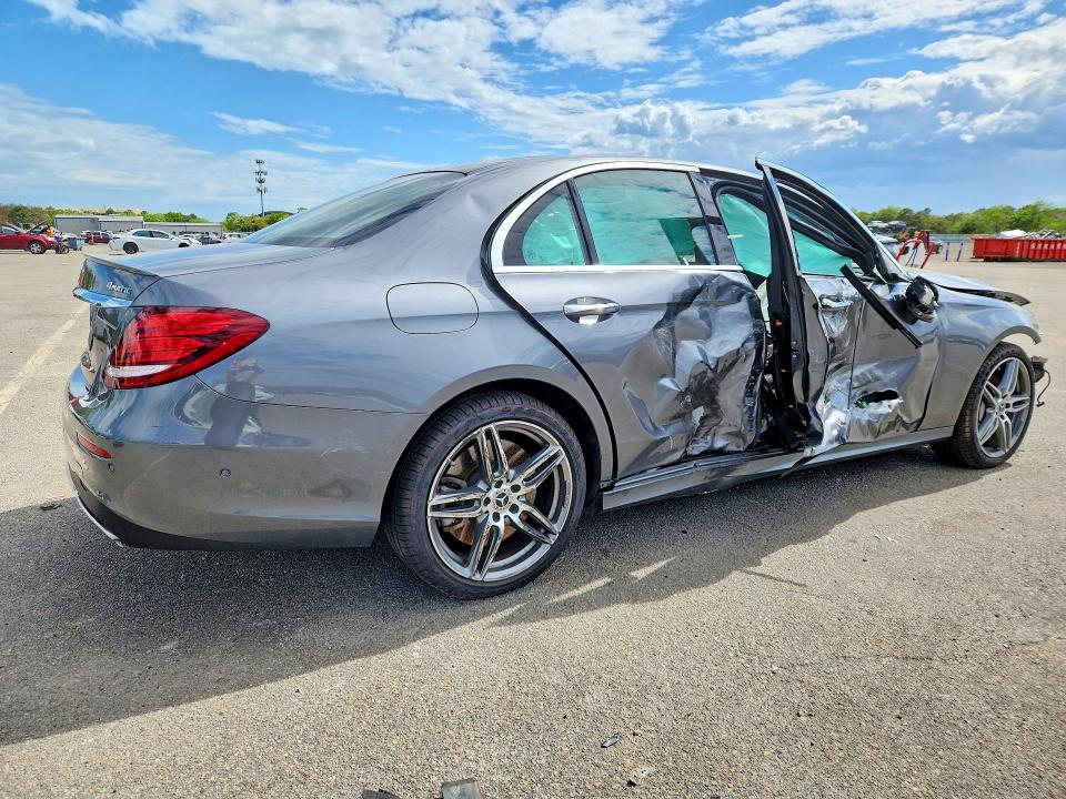 55330836 :رقم المزاد ، WDDZF6JB5LA745310 vin ، 2020 Mercedes-benz E مزاد بيع