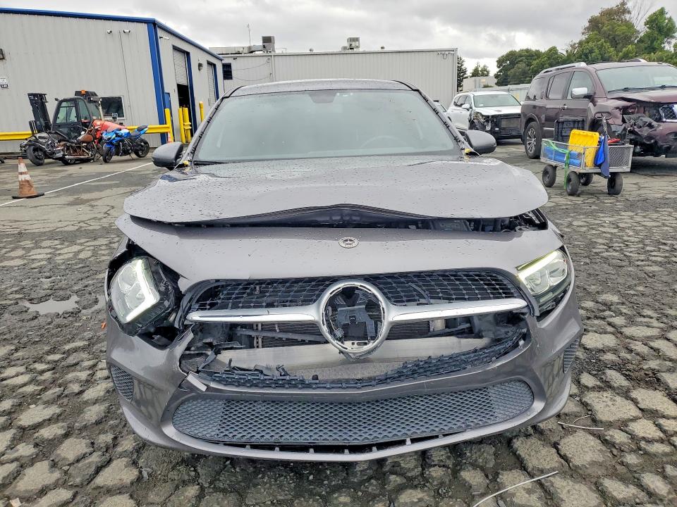 52423106 :رقم المزاد ، W1K3G4EB9MJ316237 vin ، 2021 Mercedes-benz A مزاد بيع