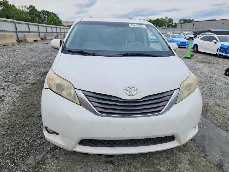 2011 Toyota Sienna მანქანა იყიდება აუქციონზე, vin: 5TDYK3DC8BS028972, აუქციონის ნომერი: 52812516
