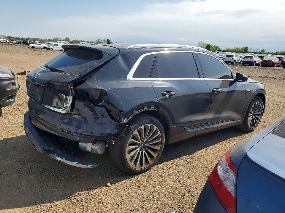53745856 :رقم المزاد ، WA1VABGE9KB009586 vin ، 2019 Audi E-tron مزاد بيع