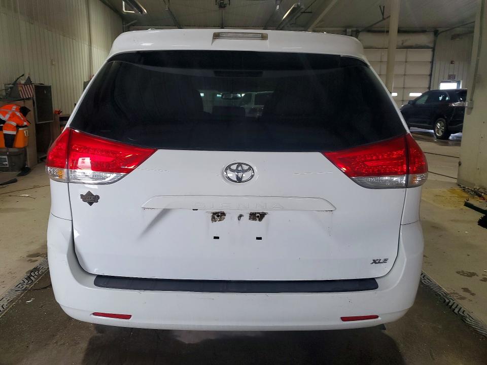 2013 Toyota Sienna მანქანა იყიდება აუქციონზე, vin: 5TDYK3DC7DS292705, აუქციონის ნომერი: 54857386